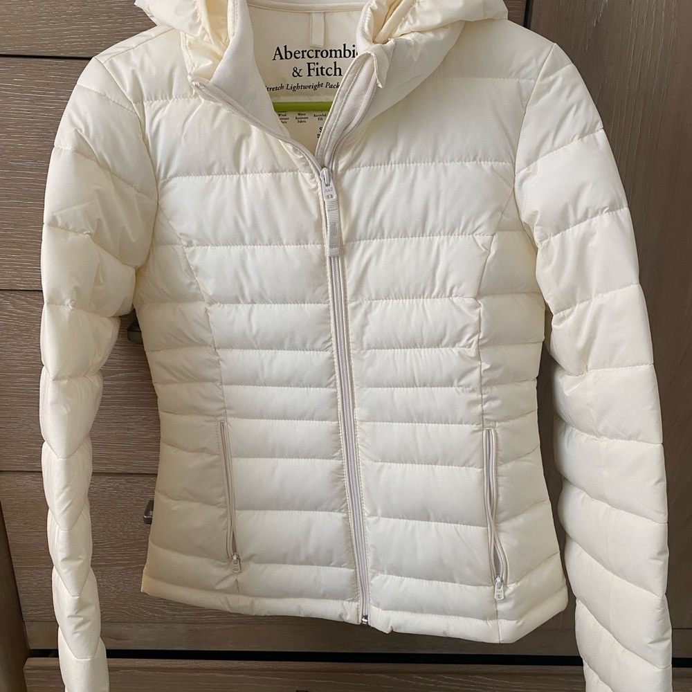 Abercrombie & Fitch Women's Off-White Puffer Jacket